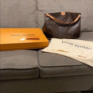 AUTHENTIC Louis Vuitton Graceful MM Hobo Monogram